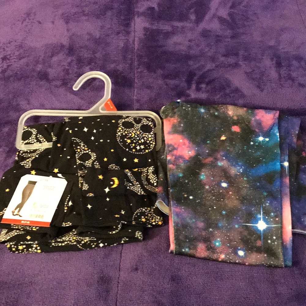 2 pairs Leggings Size M (7-9)